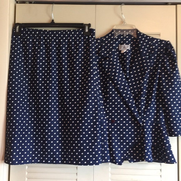 VintageWoman’s S Navy Polkadot Polyester Skirt Set - Picture 2 of 10